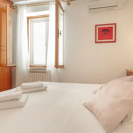 Hedera Estate, Hedera A17 *