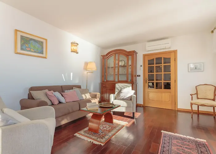 Hedera Estate, Hedera A17 *