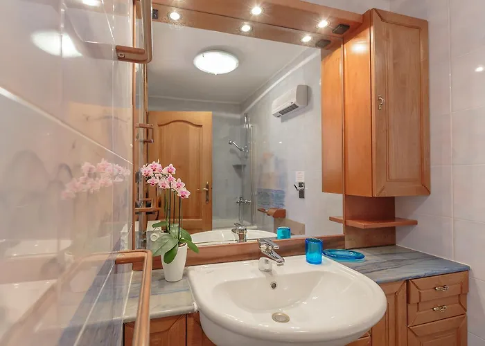 Hedera Estate, Hedera A17 *