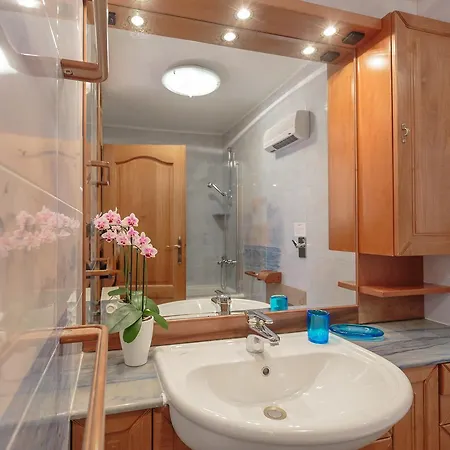 Hedera Estate, Hedera A17 *