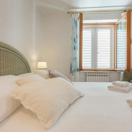 Hedera Estate, Hedera A17 Ragusa